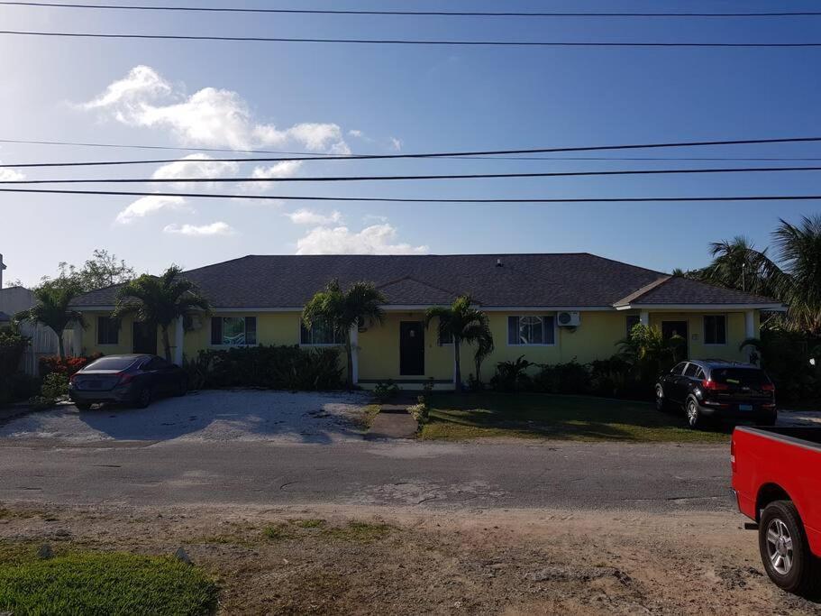 Seashells Apartment Nassau Exterior photo